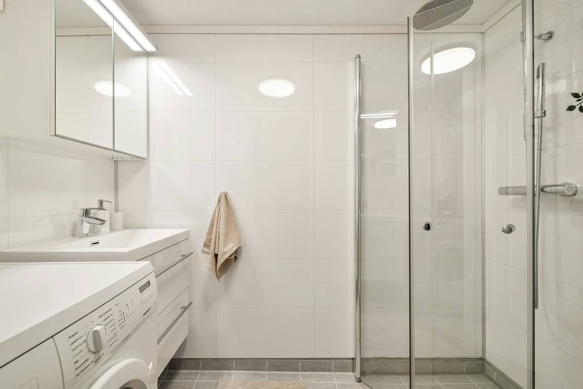 Why Your Shower with Bifold Doors Is the Smartest Space-Saver in Small Bathrooms